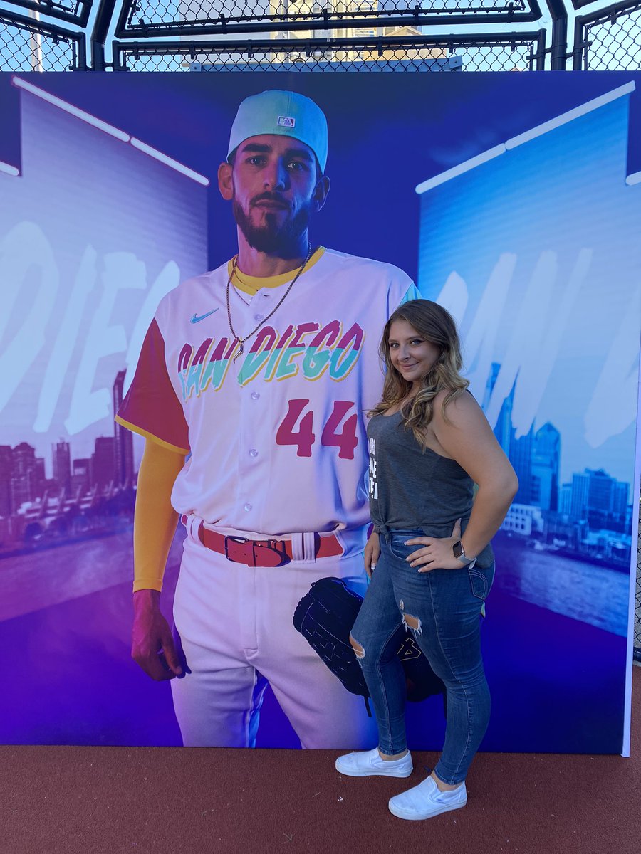 ashlynn_727's tweet photo. @Padres @itsFatherJoe44 #timetoshine #cityconnect https://t.co/4p3RXiRSzJ