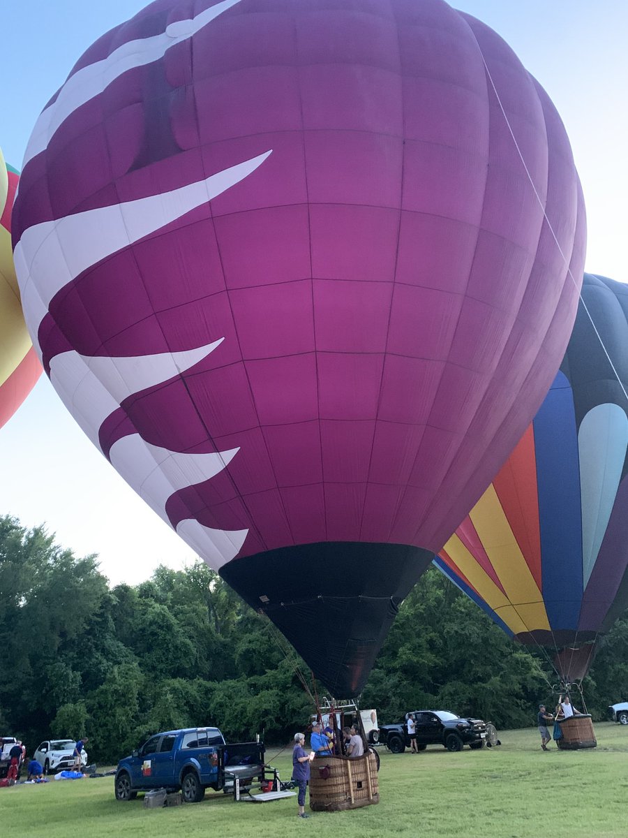 EW_challengers's tweet photo. ⭐️HS Challengers 🚀 volunteering at the Ballon Fest in Canton for the Aura! #weareedgewood https://t.co/9CHWd2zZ3h