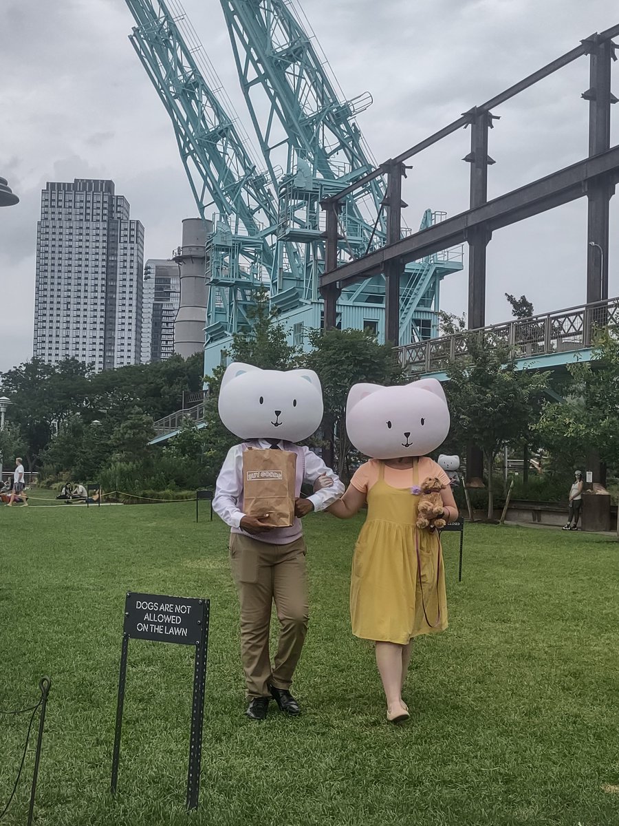 Time to feed Winston. Come here, boy 😺 #EverythingIsFine #WEBTOON <a href="/mikebcomics/">Mike 😺😸🙀 (everything is fine)</a>