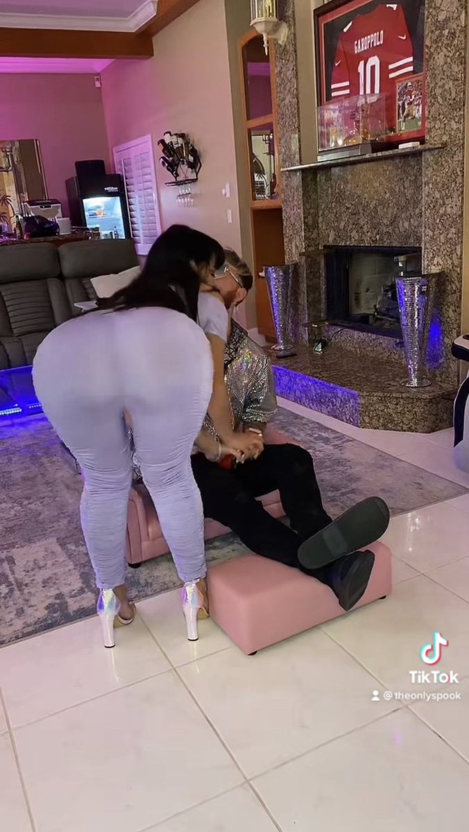 CryptoSavageInc's tweet photo. @brittnyblaine @smokepoleboy1 Luv it babes😼 Lets Collab😘 #onlyfans 

https://t.co/Z4RCamKk3D https://t.co/OiLq30wqEm