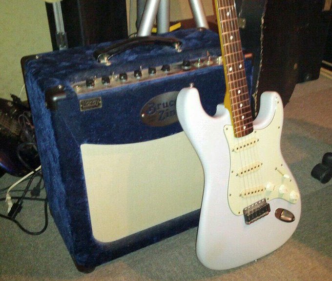navi_ginneco's tweet photo. 【銀の猫 ふんわり緩募】
突然ですが、Nancy Bruce Zinky NS-2(ギターアンプ)の売却を予定しています🔈
なかなかレアなアンプなので、ご興味のある方はDMにてご連絡ください♪(´・∀・`)
※ちなみに礼儀知らずな方は、こちらからお断りしますよ〜♪
#Nancy
#Zinky
#NS2 https://t.co/Z3Elueiy0D