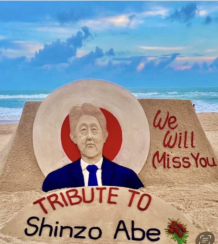 Sand tribute to Shinzo Abe at Puri Beach, India created today by artist  Sudarsan Pattnaik <a href="/sudarsansand/">Sudarsan Pattnaik</a>