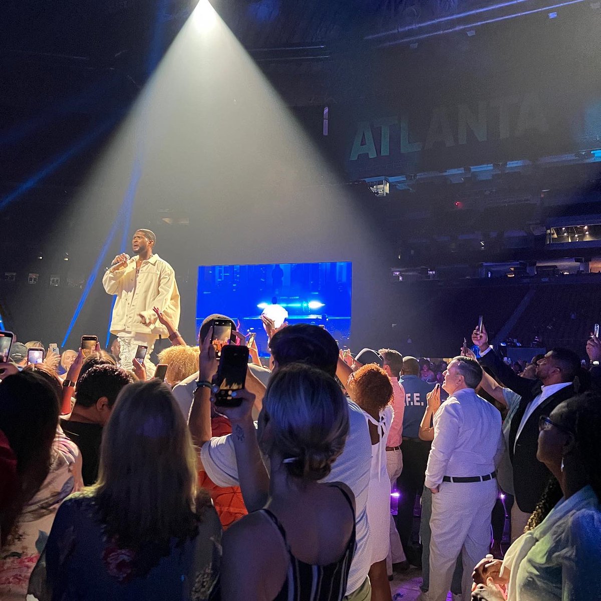 inspirEDk12org's tweet photo. Last night’s amazing #BelovedBenefit raised a total of $6,269,978 to continue supporting the work of those actively making a difference in Atlanta!

Our Executive Director (Dr. Diamond Ford)—and our newest Board member (stay tuned!😉)—were among the attendees. #Beloved2022 https://t.co/e1usY3iU9E