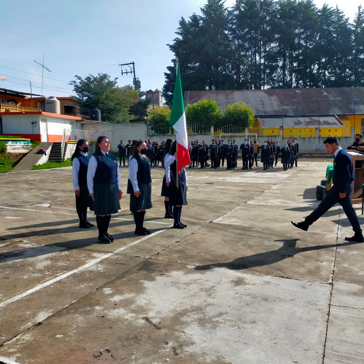 TBC_509's tweet photo. Hoy viernes 08 de Julio del 2022  se llevó a cabo la ceremonia de clausura del ciclo escolar 2021-2022 del #TBC_509 

Agradecemos a los alumnos, docentes y padres de familia por su apoyo para llevar acabo todas las actividades programadas a lo largo de todo el ciclo escolar. https://t.co/yOIklvl2Jk