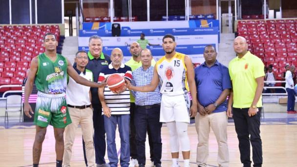 DiarioLibre's tweet photo. 🏀| #DeportesDL | Areperos y Fénix salen airosos en día de apertura de la Liga de Desarrollo sub-22

🔗https://t.co/wLx52aBrFp

#DiarioLibre #BaloncestoDL #Sub22 #Areperos #CopaInapa https://t.co/HqI4UcoHY0
