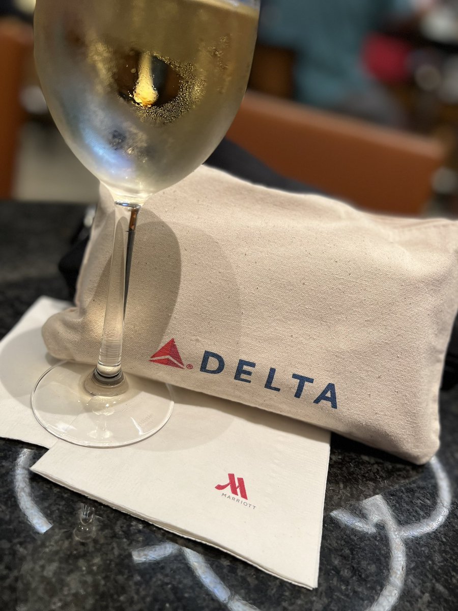 Kikibella1210's tweet photo. Delta does it right!! My flight was late getting into ATL so I missed my TUS connection. Delta put me up in a Marriott for the night and gave me an amenities bag. #notdisappointed @delta #itsok #makingitright @marriott https://t.co/Mmix9mg4xp