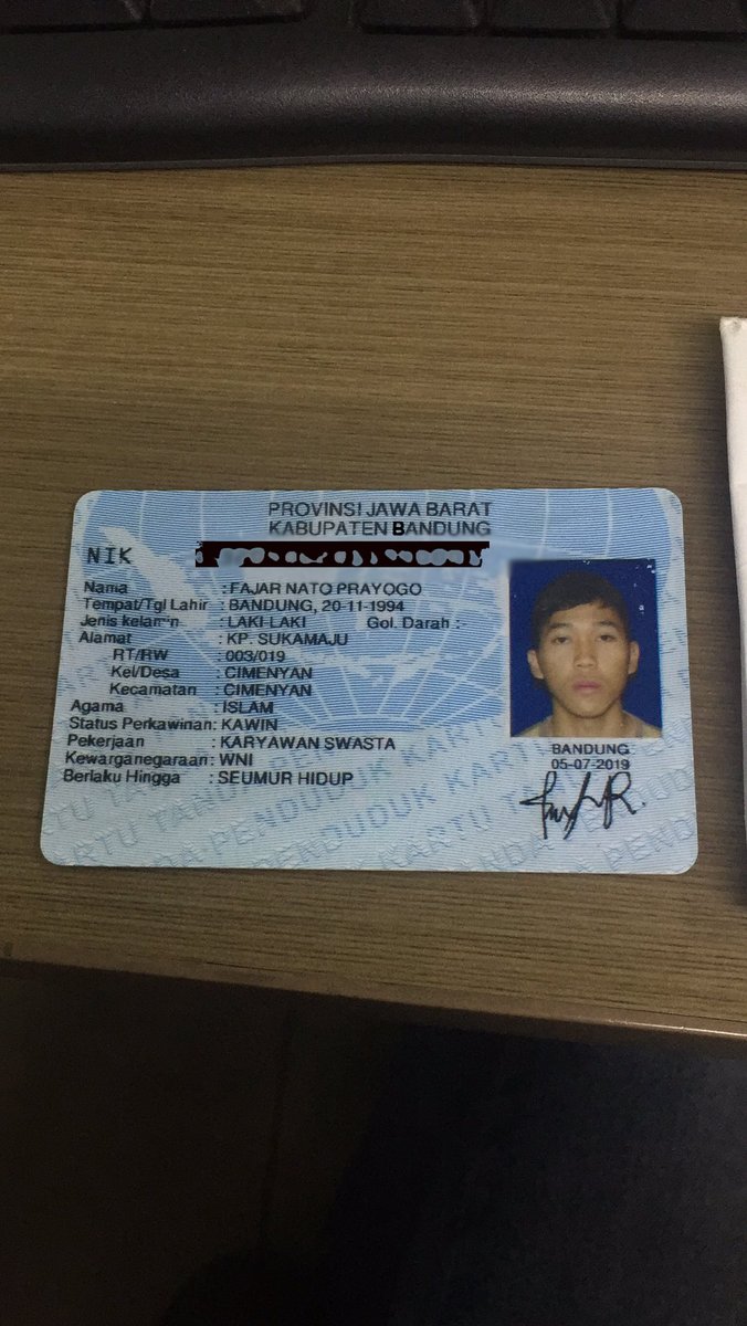 RT  @alamRamSie : Saya mendakan ieu di samsat soekarno hatta, bilih aya nu milarian aya faktur na oge, pami aya nu kenal atanapi uninga jalmi ieu mangga DM abdi