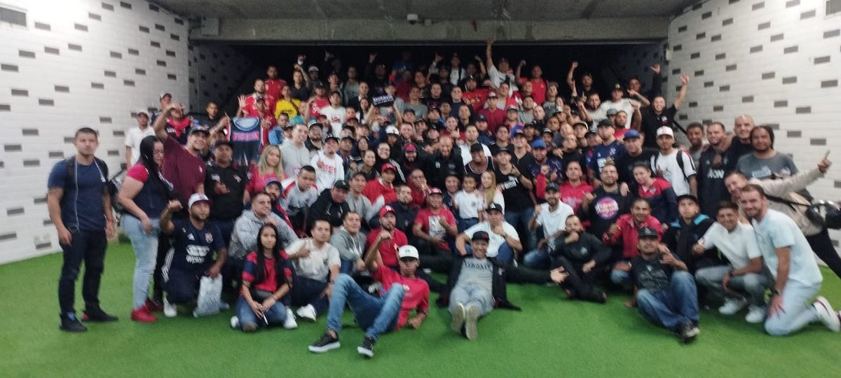 rxn1998oficial's tweet photo. Bienvenido a casa @DavidGonzalezGi . La Banda del 98 está con vos.

Rexixtenxia Norte 1998
Comunicaciones https://t.co/zxLt9WHiki