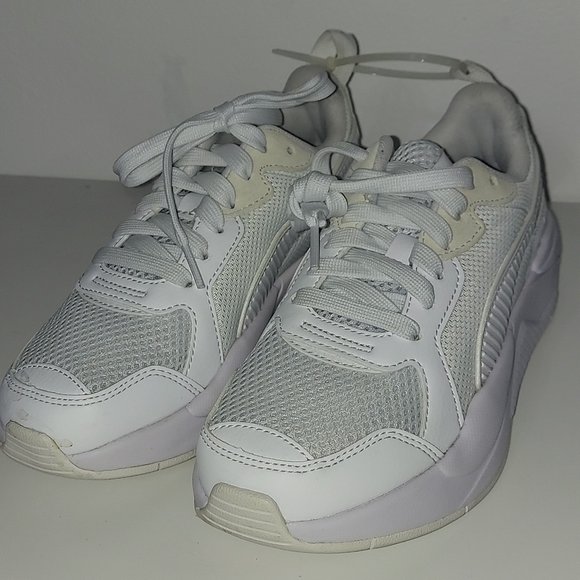 letitbeginfash's tweet photo. So good I had to share! Check out all the items I'm loving on @Poshmarkapp #poshmark #fashion #style #shopmycloset #puma #levis: https://t.co/LmOIvISVhr https://t.co/Xm85h8Ieui