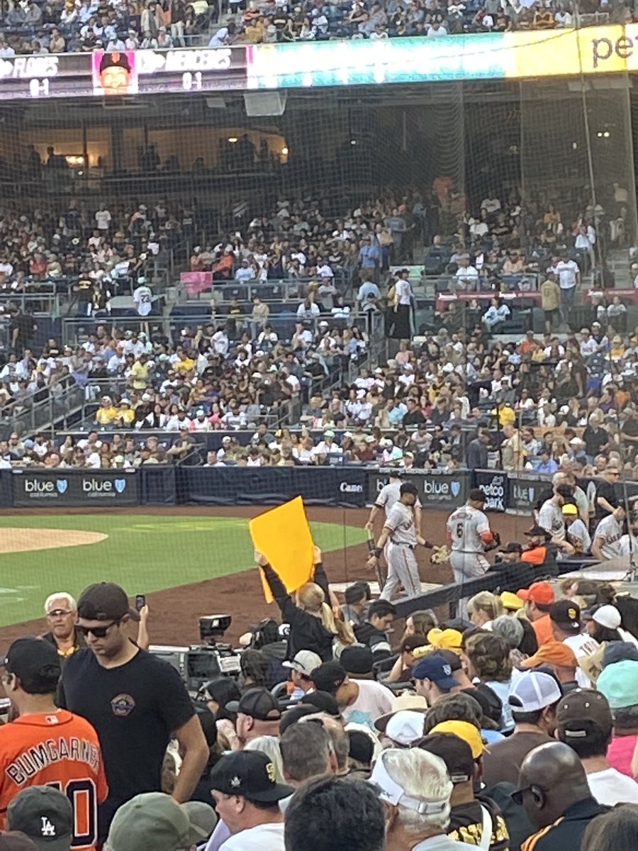 jsipaggie's tweet photo. ⁦@KrukowKuiper⁩ this girl is dying to get recognized by you!!  #gogiants https://t.co/7wx8ZAYKgr