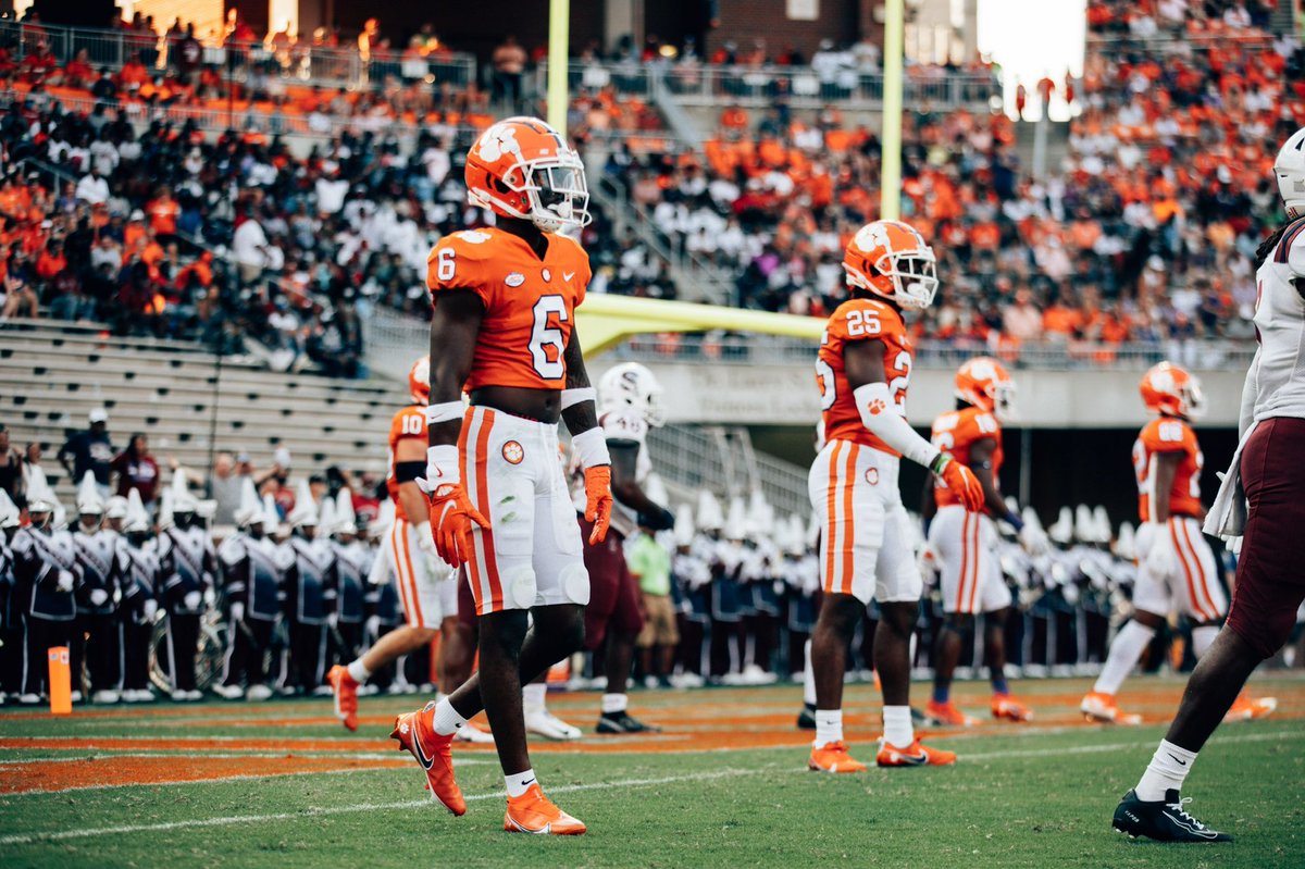 SJones6_'s tweet photo. Canโt wait to #DIEBOUTIT w/ this guy! #GoTigers https://t.co/c9faqu0pT4