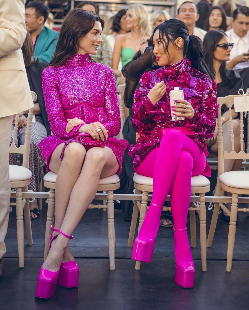 wheeix's tweet photo. Anne Hathaway and Ahn Hwasa 😍💞 https://t.co/0DRQZ2oySr