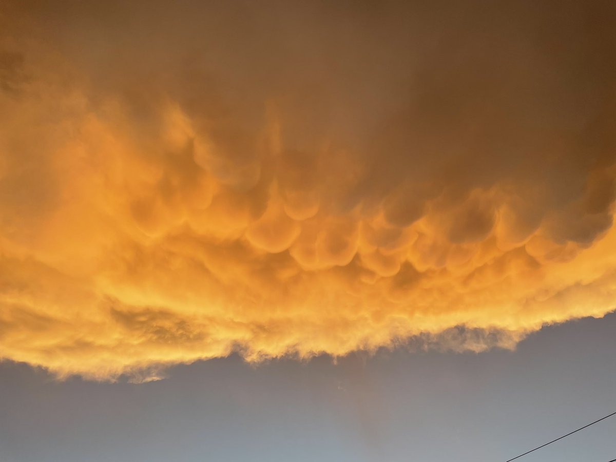 mrpatrickmalley's tweet photo. Cool clouds in Boulder, CO https://t.co/pEyaHLHYxh