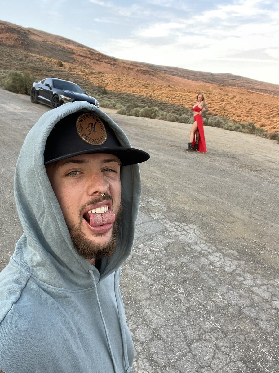 Bee on Twitter: "Y’all should see the nsfw photos from this little excursion with @carbasauruslex"