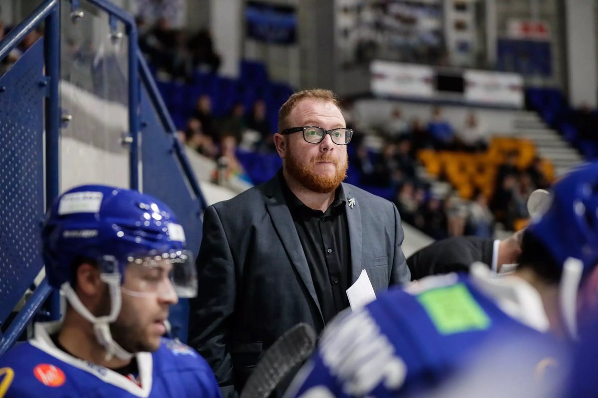 HockeyLindroth's tweet photo. 🚨NEW EPISODE🚨
Episode 83: Featuring Dayle Keen @Keeeeno88 

⁃Assistant Coach for Great Britain U20 WJC team 🇬🇧
⁃Assistant Coach for @covblazehockey 
⁃What it takes to be a pro Coach🏒

&amp; much more!
⬇️Stream the episode⬇️
https://t.co/3xznn4iBpf
#HockeyTwitter #Pocast https://t.co/b4nAY7HPjx