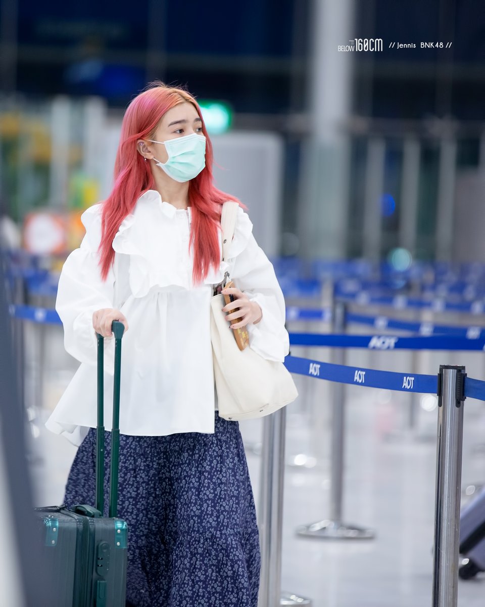 below160cm's tweet photo. เตนนิดดดดดดดด เดินทางปลอดภัยน้าต้าวเด็ก 😘 #JennisBNK48 https://t.co/5yoHi6DT63