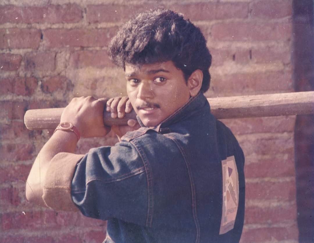 BinduVijay2's tweet photo. #28YearsOfRasigan #ரசிகன்
#Rasigan #28ஆண்டுகள்நிறைவுரசிகன் #Vijay #Varisu@Actor vijay https://t.co/dlMEHdBkI6