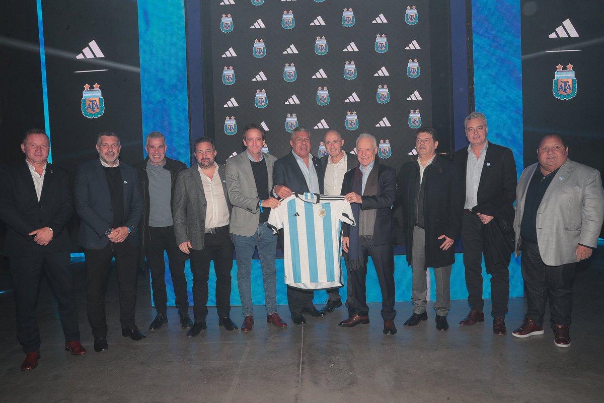 tapiachiqui's tweet photo. Hoy se presentó la Nueva Armadura de @Argentina @adidasAR y es hermosa 

#Elsentimientodeunpais #adidas #SeleccionArgentina 🇦🇷 https://t.co/wCF1RUHwMN
