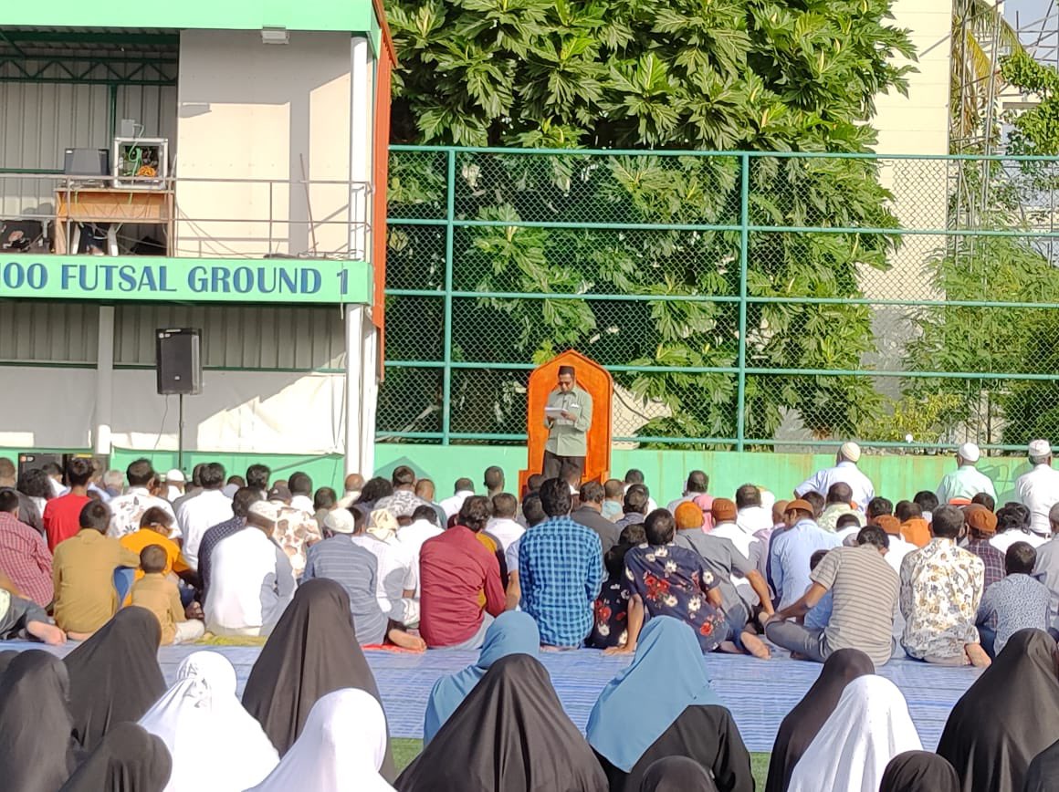 DRV_Council's tweet photo. ދަރަވަންދޫގައި  މިއަދު  ކުރިއަށް  ގެންދެވުނު  ބޮޑު  ޖަމާޢަތުގައި  ޢީދު  ނަމާދު  ކުރުމުގެ  ތެރެއިން..
#MageyEid1443
#mageydharavandhoo https://t.co/nQvLSQmLC5
