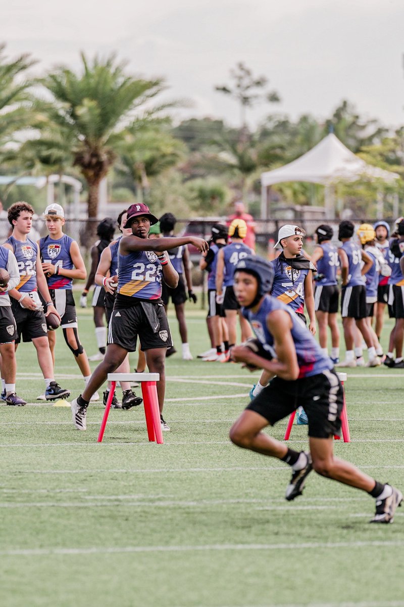 @FBUcamp Day 1 in the books. Excited for the next 2 days! @ErikRichardsUSA @AWilliamsUSA @stevequinnFBU @BALLERSCHOICE1 @rjcobbs @TheUCReport @Mansell247 @JeremyO_Johnson @RivalsRichie @EdOBrienCFB @PlayBookAthlete @tballardqbcoach @DemetricDWarren @LamarMcKnight_ @Mad_Qb