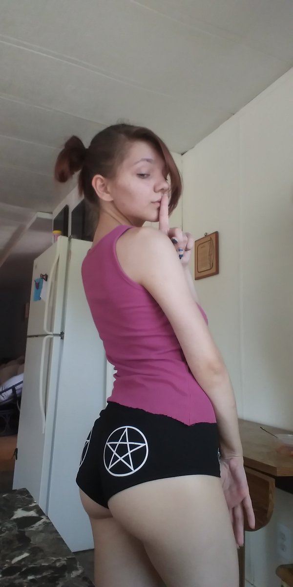 Smallshortcake1's tweet photo. You could be my dirty little secret 😉😉💋💋 

#Milf #mombod #secret https://t.co/I284RxfWGi