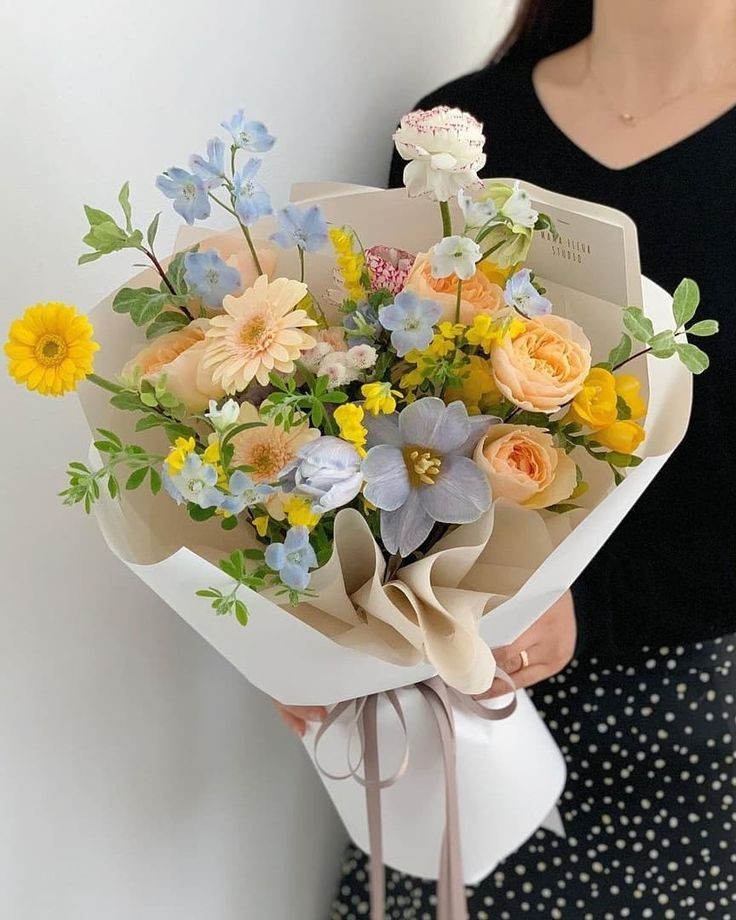 hugsily's tweet photo. ꙳₊↬💐... ¡hey hey! @YUMIN0SHI
↝ has recibido flores y un abrazo de yoshi 💌
''yumi Yoshi y yo te queremos mucho<3" https://t.co/Ppv3kcBlTY