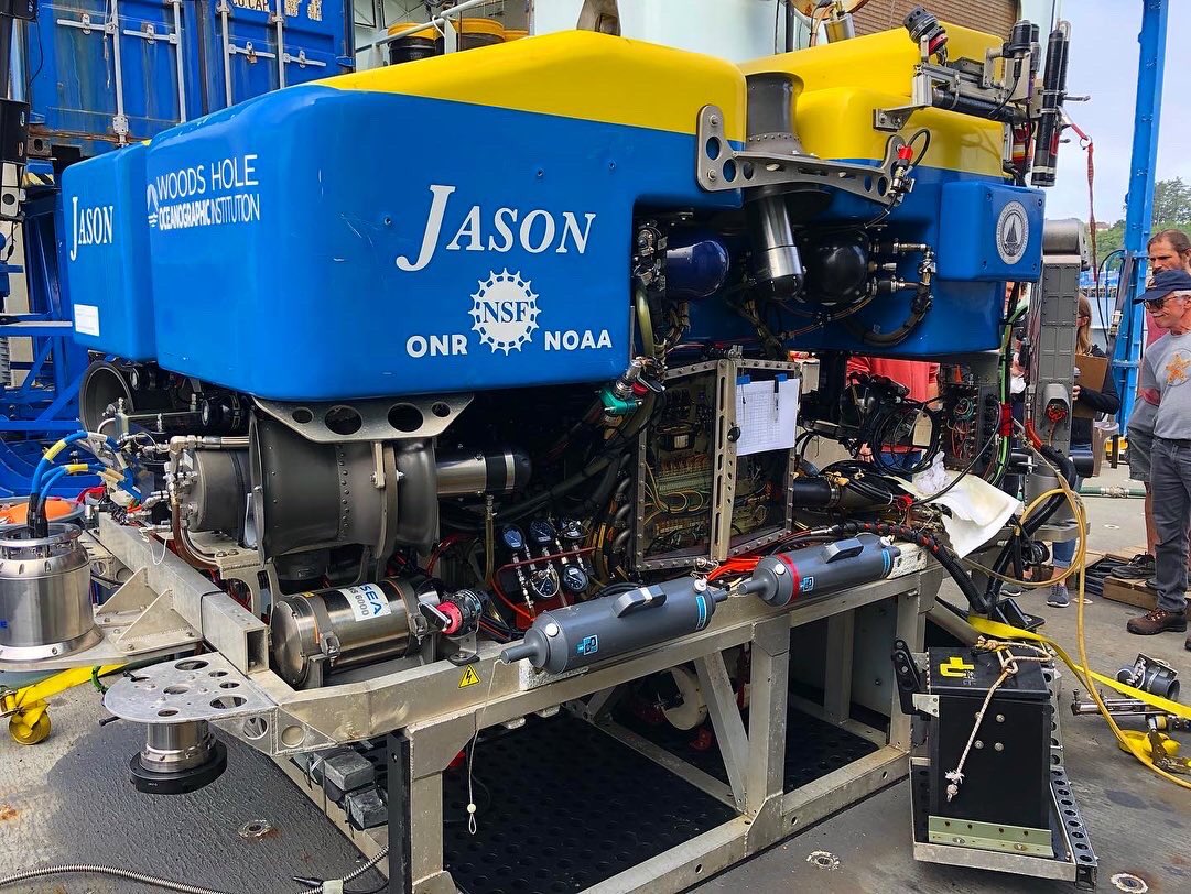 tampabayleigh's tweet photo. Getting closer to Axial Seamount, Jason’s first dive, and collecting samples! #AreWeThereYet #SoExcited #PROTATAX #ResearchCruise #RVThompson #Science #Viruses #Microbes #HydrothermalVents #AxialSeamount #PacificOcean https://t.co/gzgP2Q5aqW