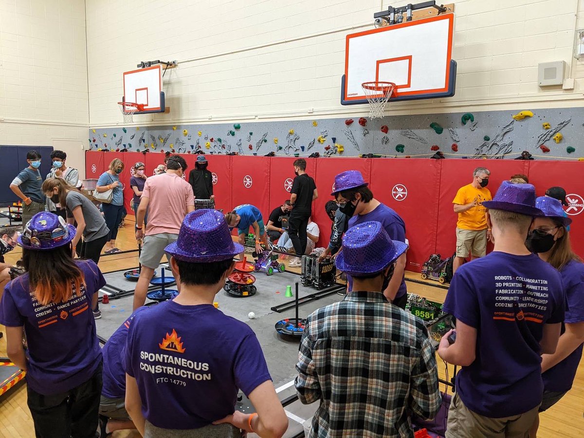 SponConFTC's tweet photo. SponCon has arrived in Chicago! Can’t wait to compete tomorrow. Good luck to all the teams competing! #mnftc #ftc #firsttechchallenge #chicagoinvitational https://t.co/SUFgUKQqZd
