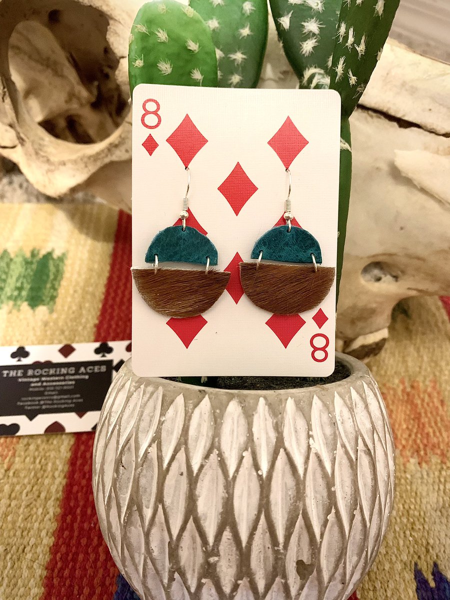 ♠️Two Toned Earrings~$16 (my new favs🤩)

🌵Handmade by me and Leather is 100% from Oklahoma 

♣️Bundle with another pair for only $25

#rockingaces