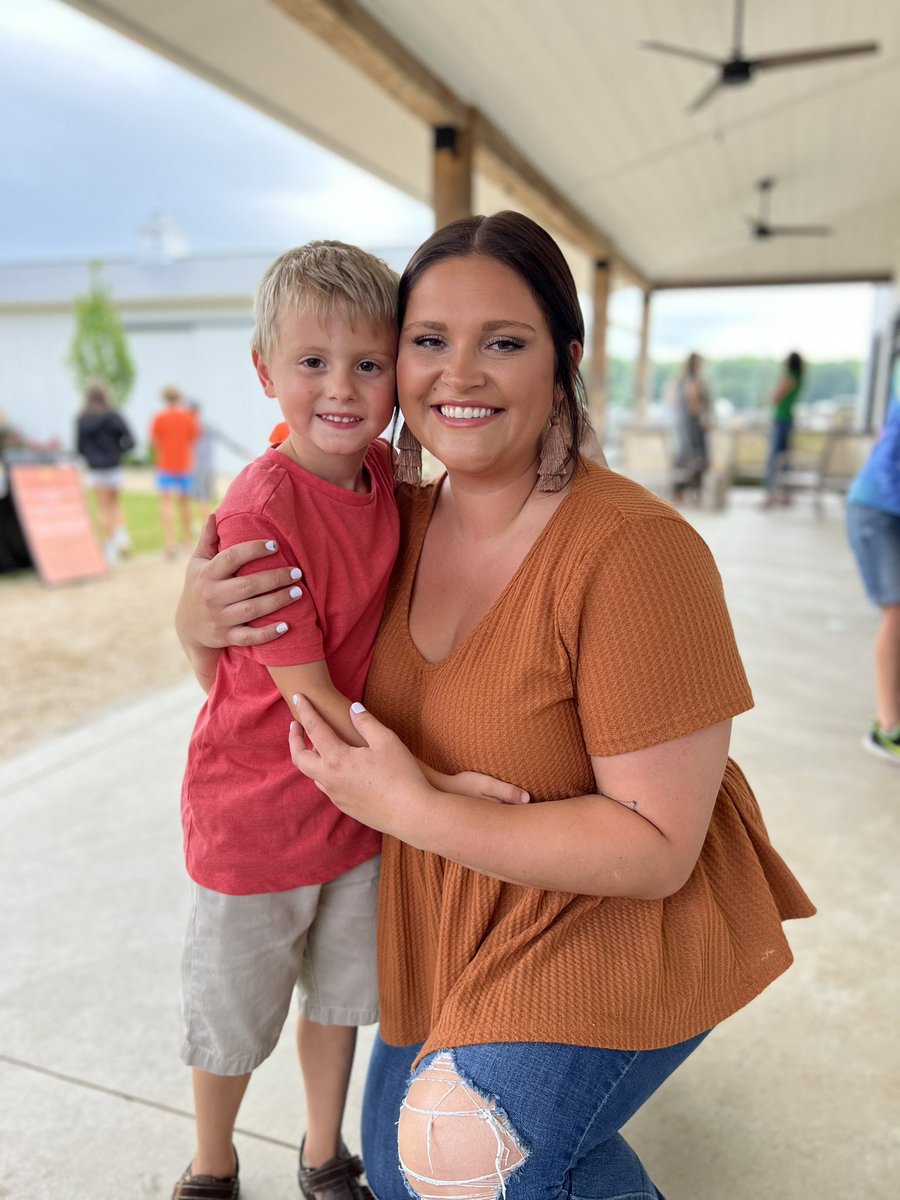 For those who don’t know, while I am a kindergarten teacher, I am also a musician and just so happened to have some familiar faces at my gig tonight— including a student from this past year!! My heart is full🫶🏼 #itsworthit