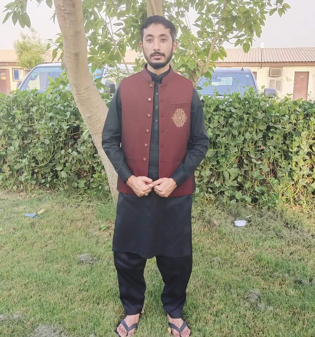 malick5311's tweet image. دیارِ غیر میں بسنے والے تمام مسلمانوں کو عید مبارک ❤️
#EidAlAdha 
#Perdais