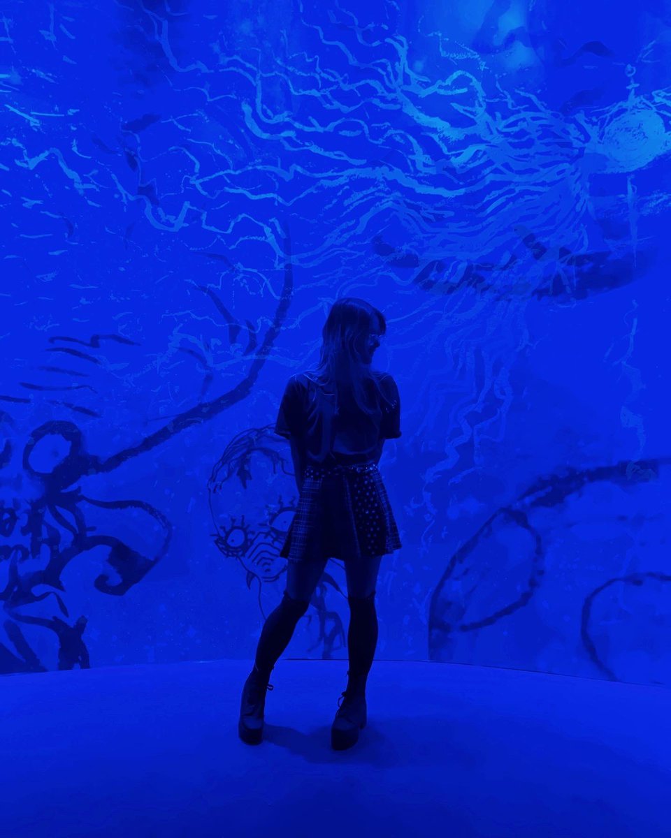 com2n_n's tweet photo. I love neon expositions 💙 https://t.co/l9IH0CyTHV