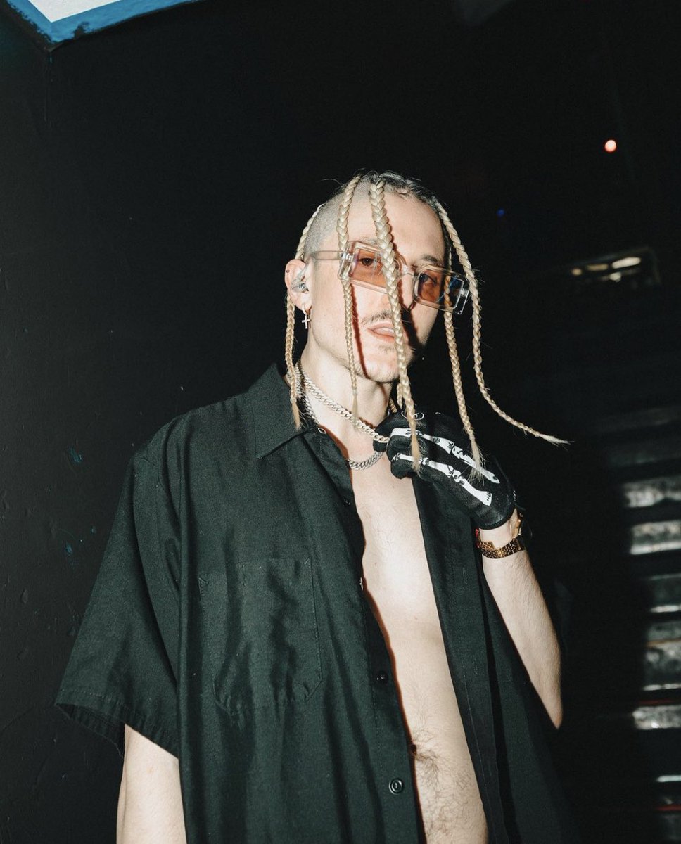 he is so FOINNNNNEEEEEE