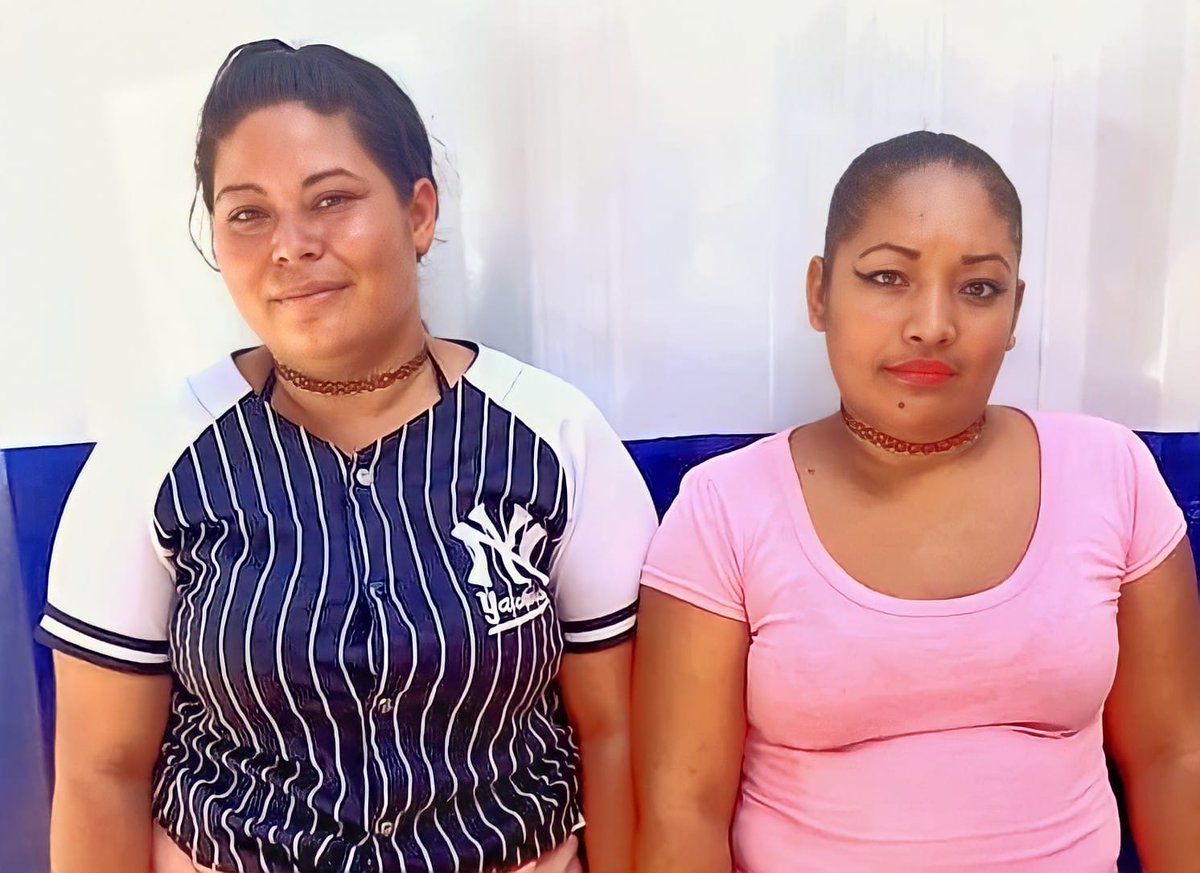 En Santa Ana, capturamos a dos colaboradoras de pandilla, quienes recogían el dinero de la extorsión en el mercado Colón y sus alrededores. 

Se trata de:

-Brenda Yamileth Martínez Mezquita, alias la China

-Cindy Yamileth Laínez Mejía, alias la Gatúbela