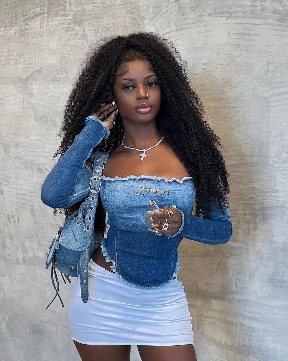 IseeHair's tweet photo. Hot girl summer🥰😻💕
Hair: Natural density Mongolian Kinky Curly 26inch 13*4 HD Lace Front Wig
Doll: Glowprincesss 👑
Use Code: Summer For Extra 7$ OFF👉
✅Hair Link: https://t.co/uPWq7q1uqa
.
#iseehairbeauties #iseewigs #iseeprincess #kinkycurly #kinkycurlywig #hairstyles https://t.co/d5hsrALdy6