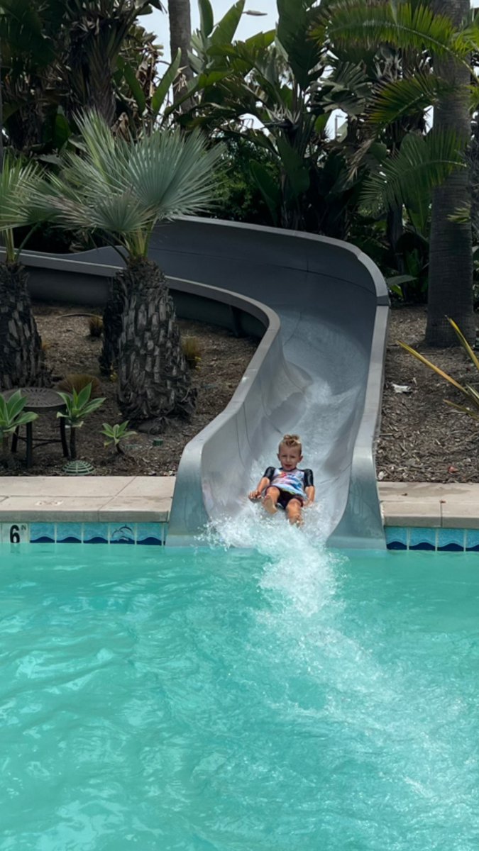 coacheagan's tweet photo. Loving the @HyattHB and the awesome water slides and beach front area #huntingtonbeach #califam https://t.co/DRmLh85siq