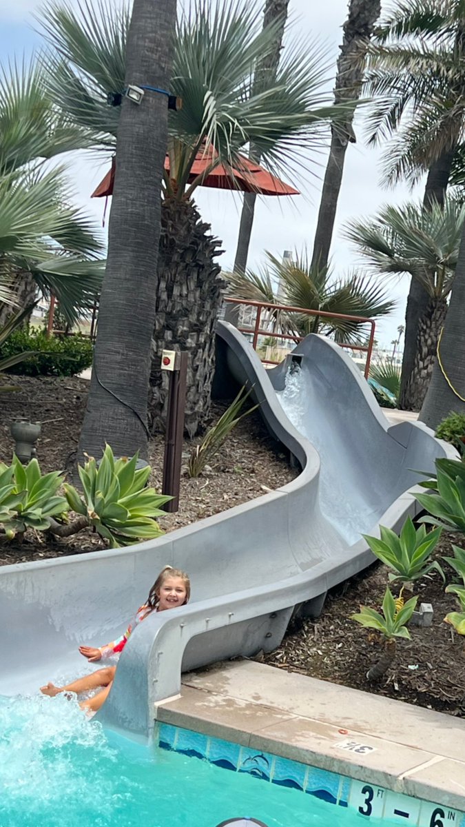 coacheagan's tweet photo. Loving the @HyattHB and the awesome water slides and beach front area #huntingtonbeach #califam https://t.co/DRmLh85siq