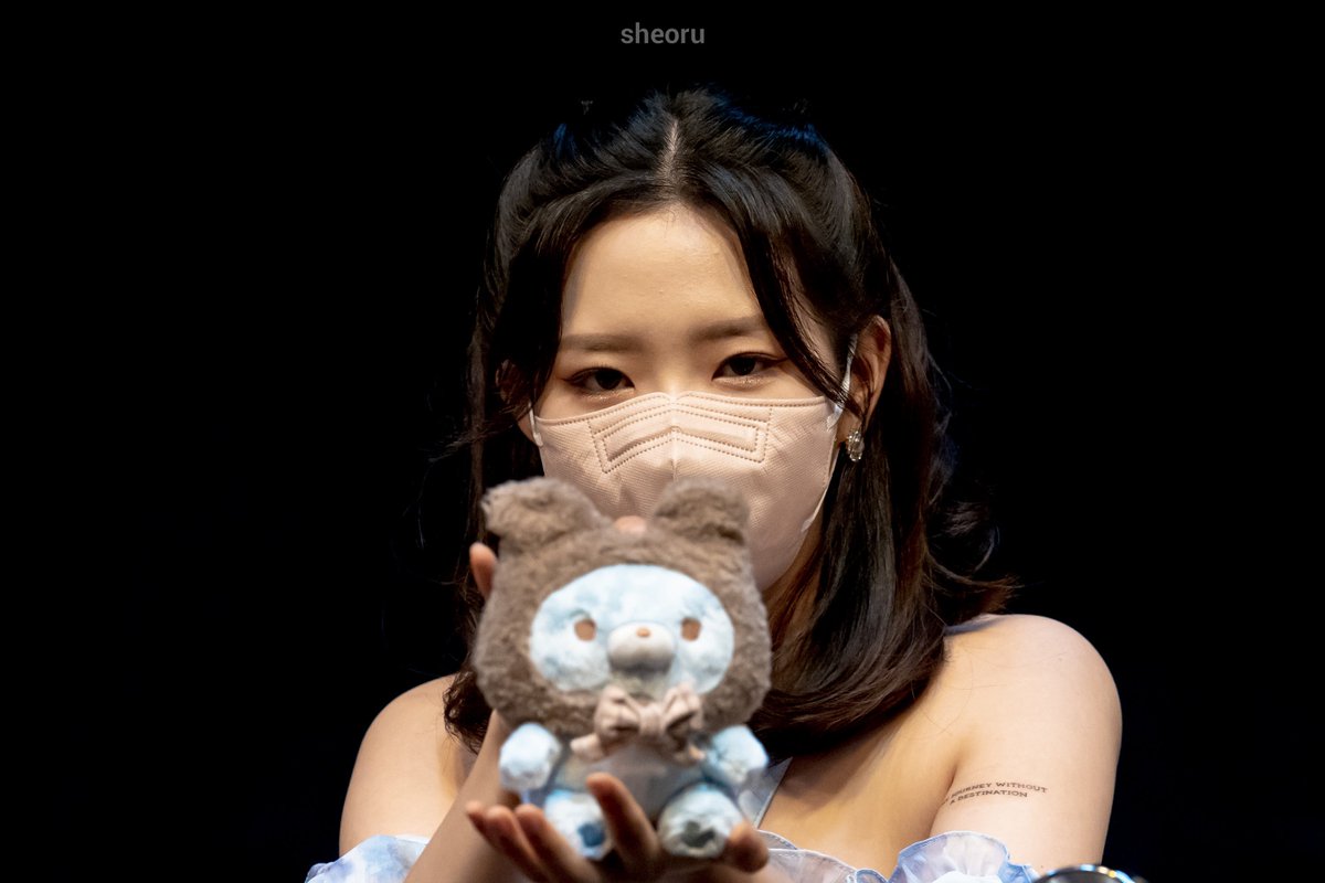 sheoru's tweet photo. 220708 Knpops Fansign
#LOONA #OliviaHye #이달의소녀 #올리비아혜 https://t.co/UmpAcNeHuo