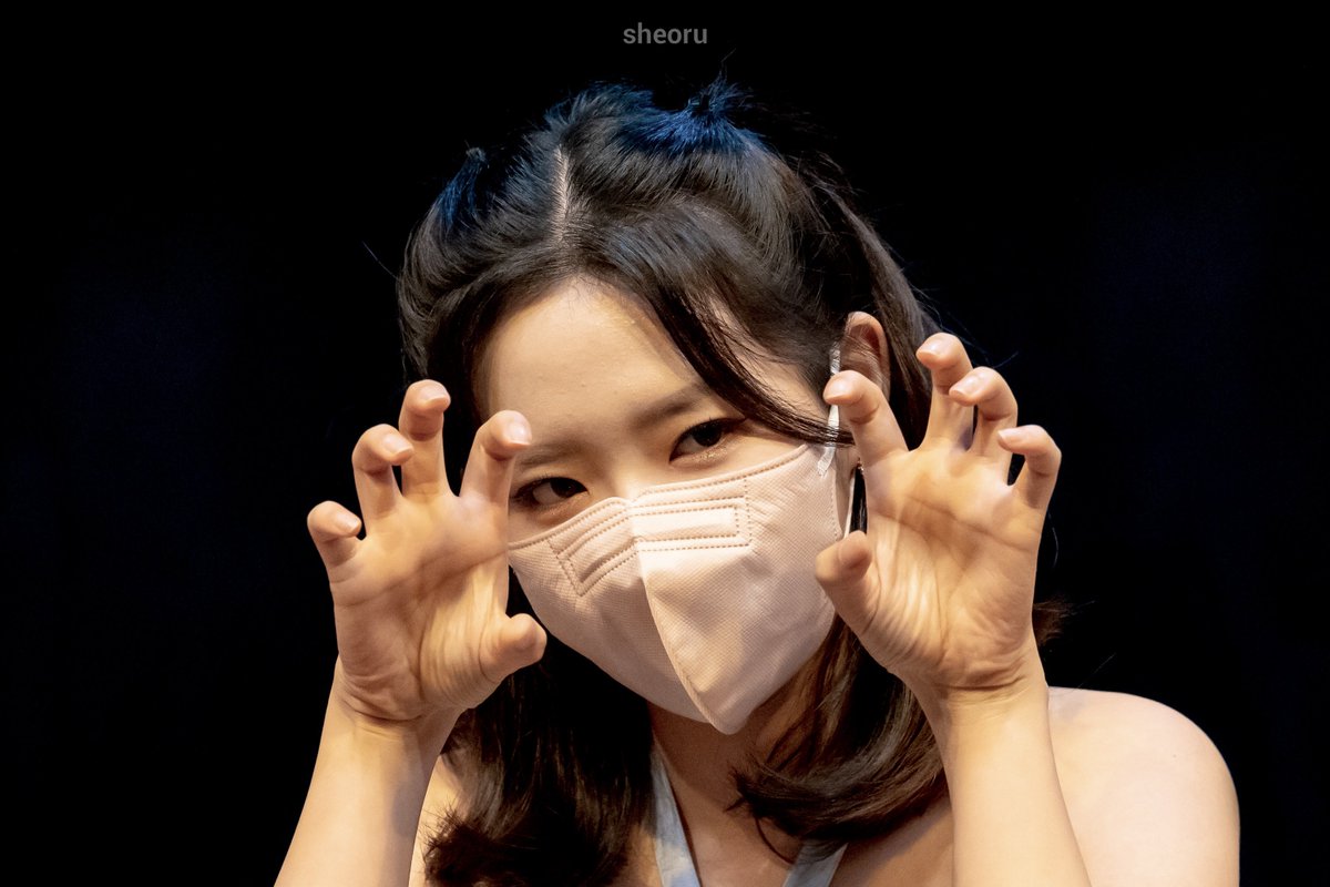 sheoru's tweet photo. 220708 Knpops Fansign
#LOONA #OliviaHye #이달의소녀 #올리비아혜 https://t.co/UmpAcNeHuo