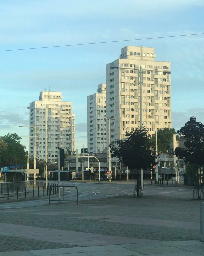 Eponymoussparro's tweet photo. Early morning at Plac Grunwaldzki #art #music #watercolor #ink #follow #indie #indiemusic #artist #musician https://t.co/JvYGT3rDTB
