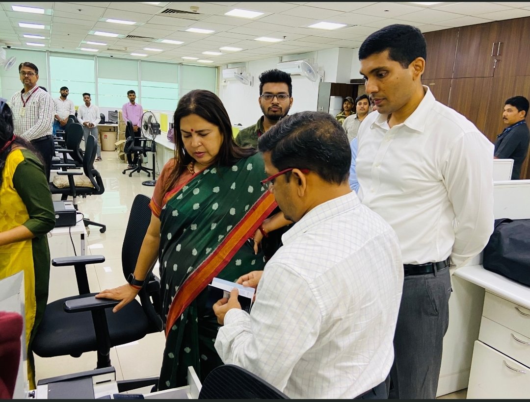 rpomumbai's tweet photo. MoS for External Affairs Smt Meenakshi Lekhi @M_Lekhi inspected #VideshBhavan Mumbai &amp; its #Passport #ICCR #POE #BranchSectt offices.She provided valuable guidance &amp; reiterated @MEAIndia's commitment to maintain citizen-centric approach while providing public services. 
@PMOIndia https://t.co/4TR4ubqFQl