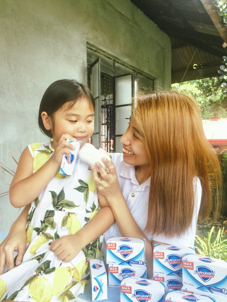 shrbnlz's tweet photo. MAX Pina-bonnggang NEW SAFEGUARD MAX PINABANGO! MAX masaya ang bonding with kids dahil sa long lasting fragrance at 99.9% protection against bacteria! Protected kana, mabango kapa! Grab your safeguard now! 💙

#5pmBacteriasmCheck #SafeguardPH #Ad #SafeguardMAXPinabango https://t.co/O0UUnJ8zFz