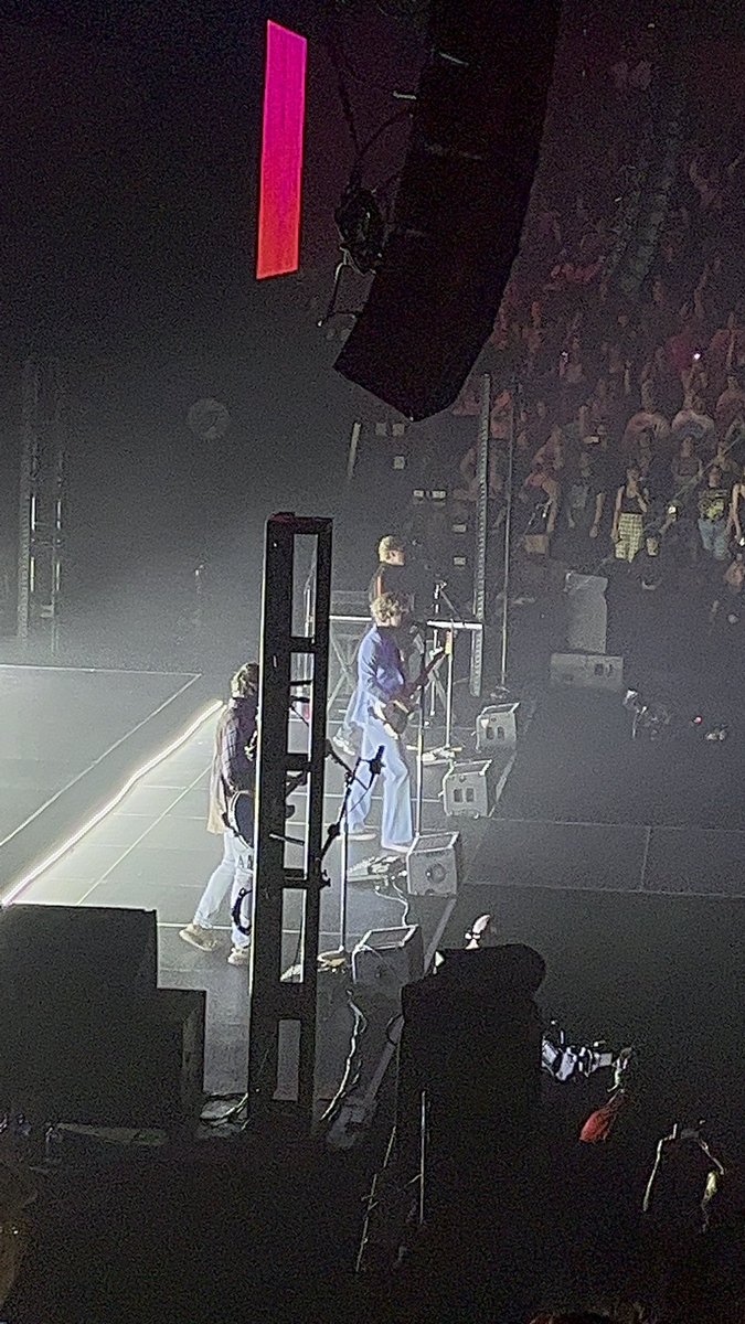 PaganZara's tweet photo. this was the most beautiful thing i’ve ever seen in my life. <3 @5SOS @Calum5SOS @Ashton5SOS @Michael5SOS @Luke5SOS https://t.co/utRpYmpFrO