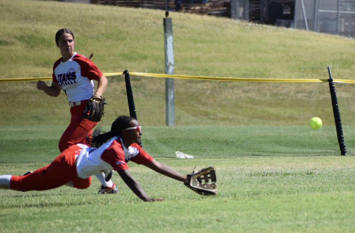briwilliams940's tweet photo. It wasnβt my day today, but I was able to bounce back from dropping a fly ball over the fence for a HR in G2 to robbing a HR while crashing over the fence in G3. Back at it tomorrow morning w/ my squad! #titans07 #bebetter #nocatch https://t.co/wk2Fipnd4H
