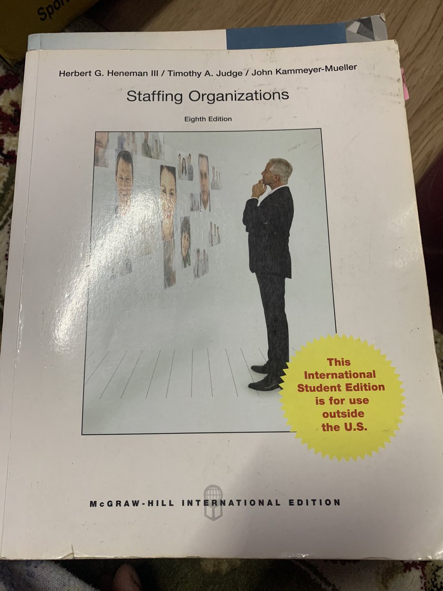 SyazwinaAziz's tweet photo. Ada yang nak buku2 ni ? (semua original bukan fotostat . Nak bgi free je tapi klu perlu pos kena tanggung sendiri . Boleh tlg blast kan ? Tak sure zaman skrg masih pakai buku ni ka tak 😅@HURES_KBM https://t.co/RvMuRh6S3b