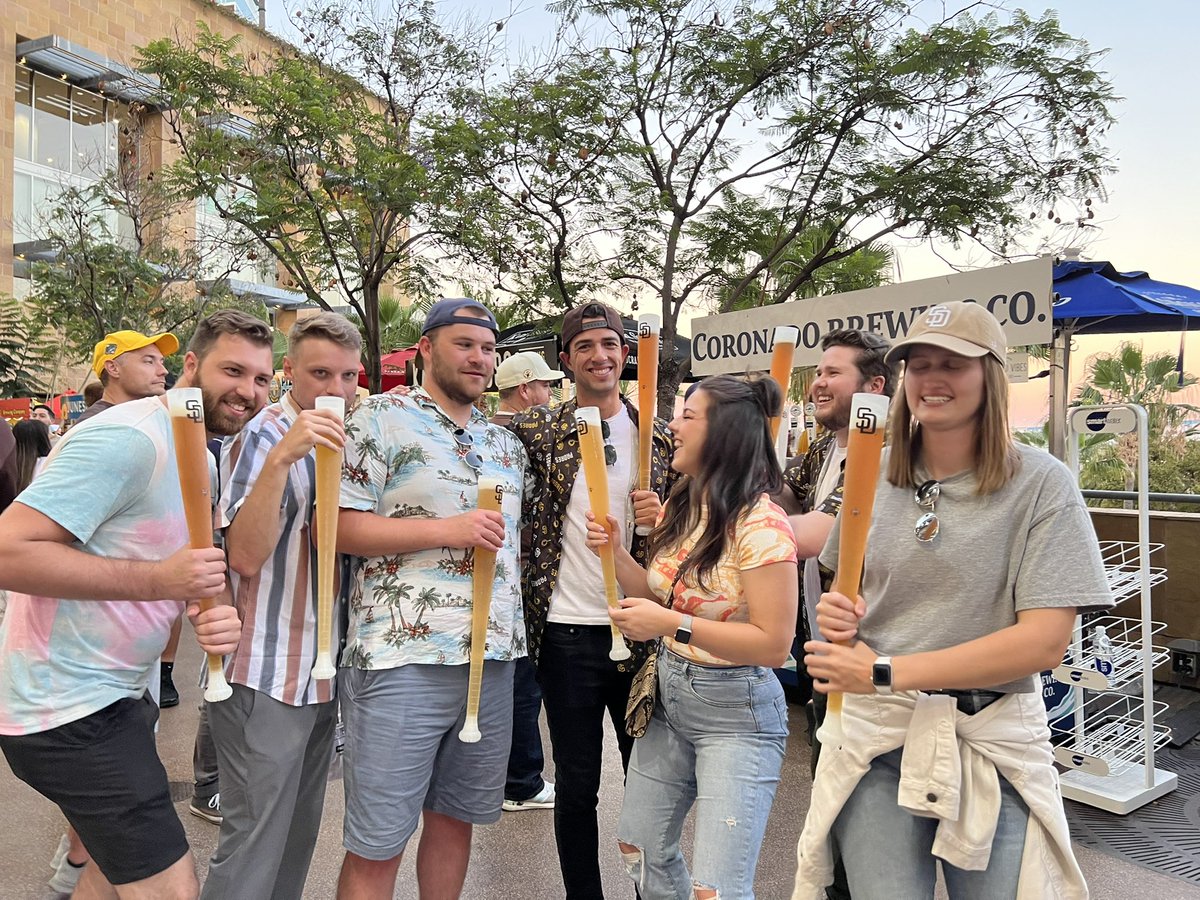 miamatata's tweet photo. @Padres #TimeToShine https://t.co/hvuXY2dMVE