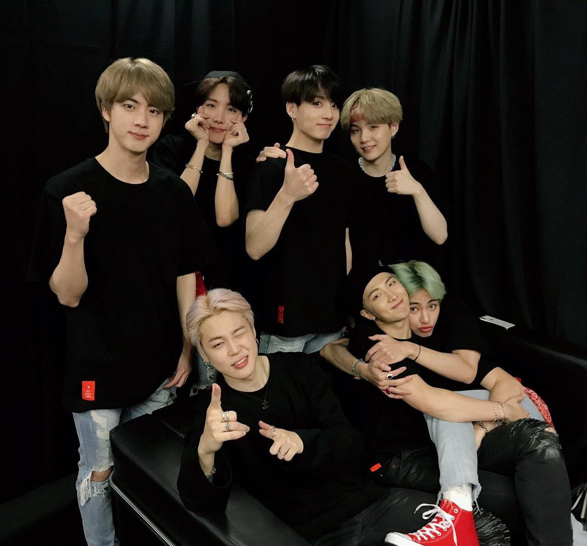 BangtanbbPH's tweet photo. Happy ARMY day BBs!!💜😘 Borahae!!! #ARMY_ANNIVERSARY https://t.co/0gjlFHxXJc