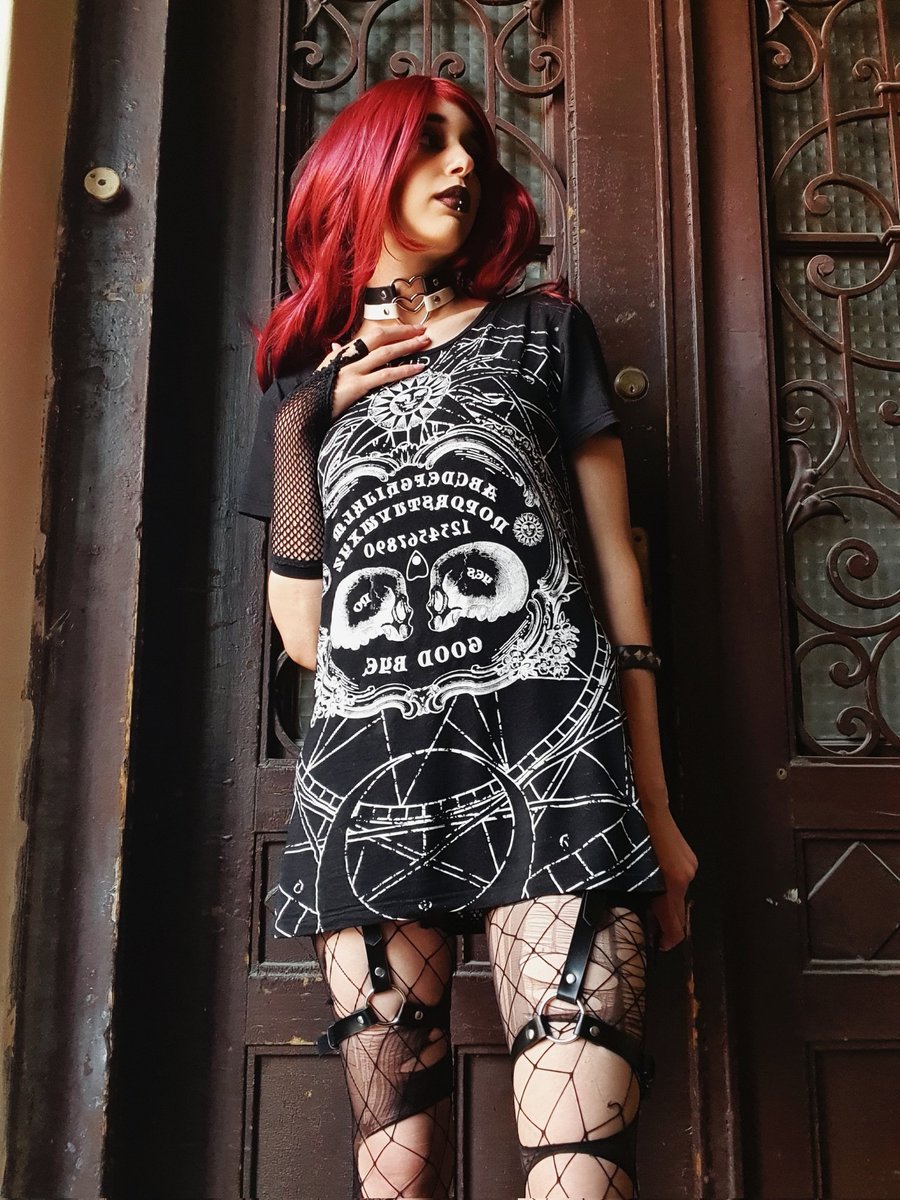 KarlaaAzzeh's tweet photo. #gothicgirl #gothgirl #gothbabe #egirl #egirlaesthetic #catgirl #altgirl #AltFashion #altoutfit #altmakeup #harness #redhead #fishnet #tights #oija https://t.co/XoALCv4P6c