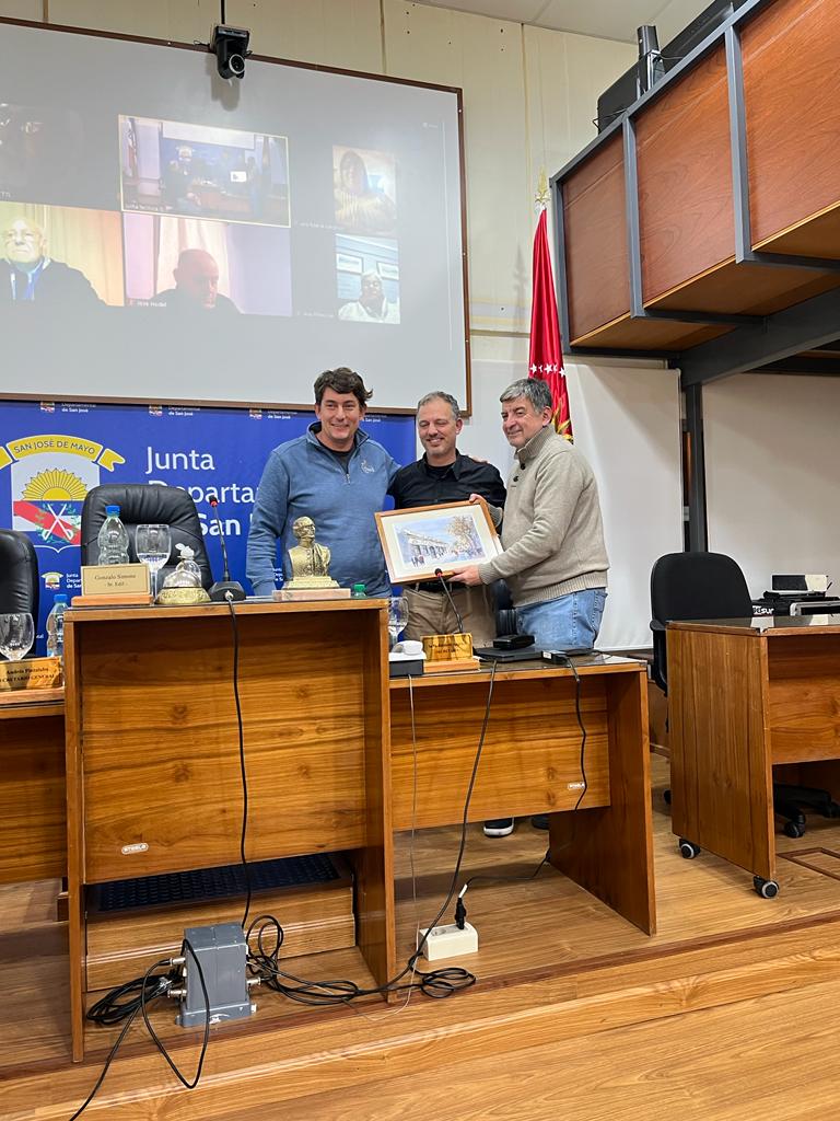 Junto a Gabriel Quirici profesor e historiador en Junta Departamental de San José. En su charla sobre La Dictadura en el Uruguay