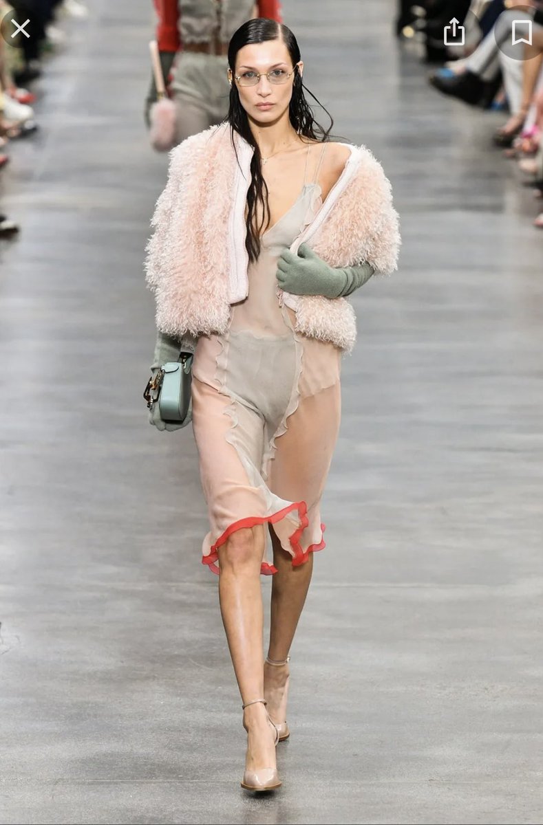 lipavenka's tweet photo. I’m GAGGING. If you love me you’ll buy me this entire outfit. https://t.co/Fu4WoChuKf